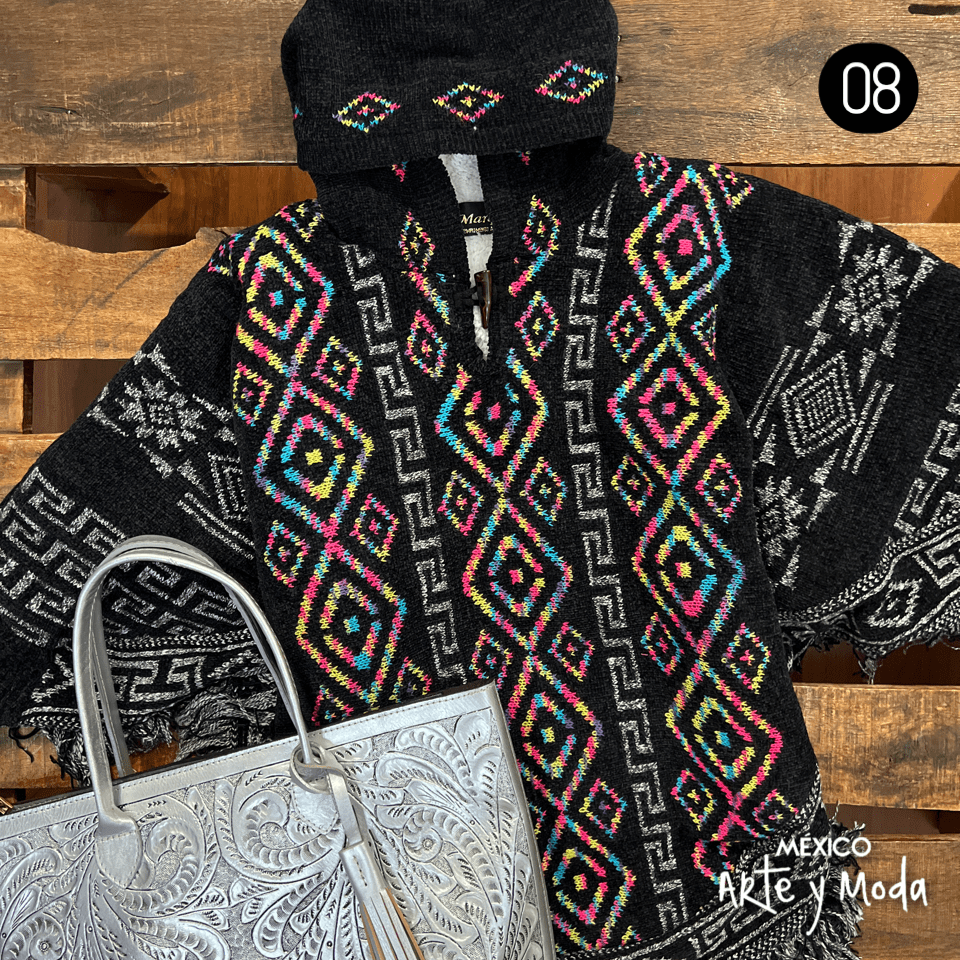 Capa de Punto Borreguillo - MÉXICO ARTE Y MODA - Capa Bordada