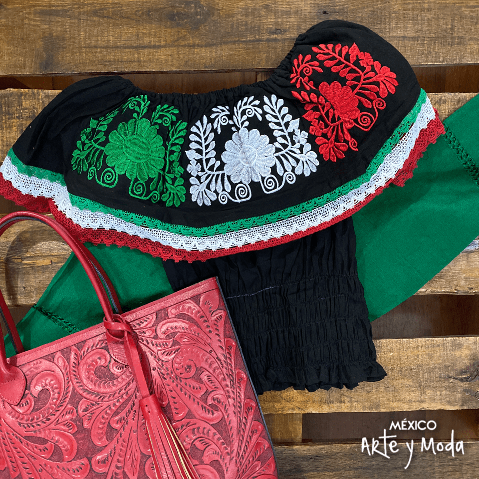 Blusa Corta Patria - MÉXICO ARTE Y MODA - Blusa Bordada