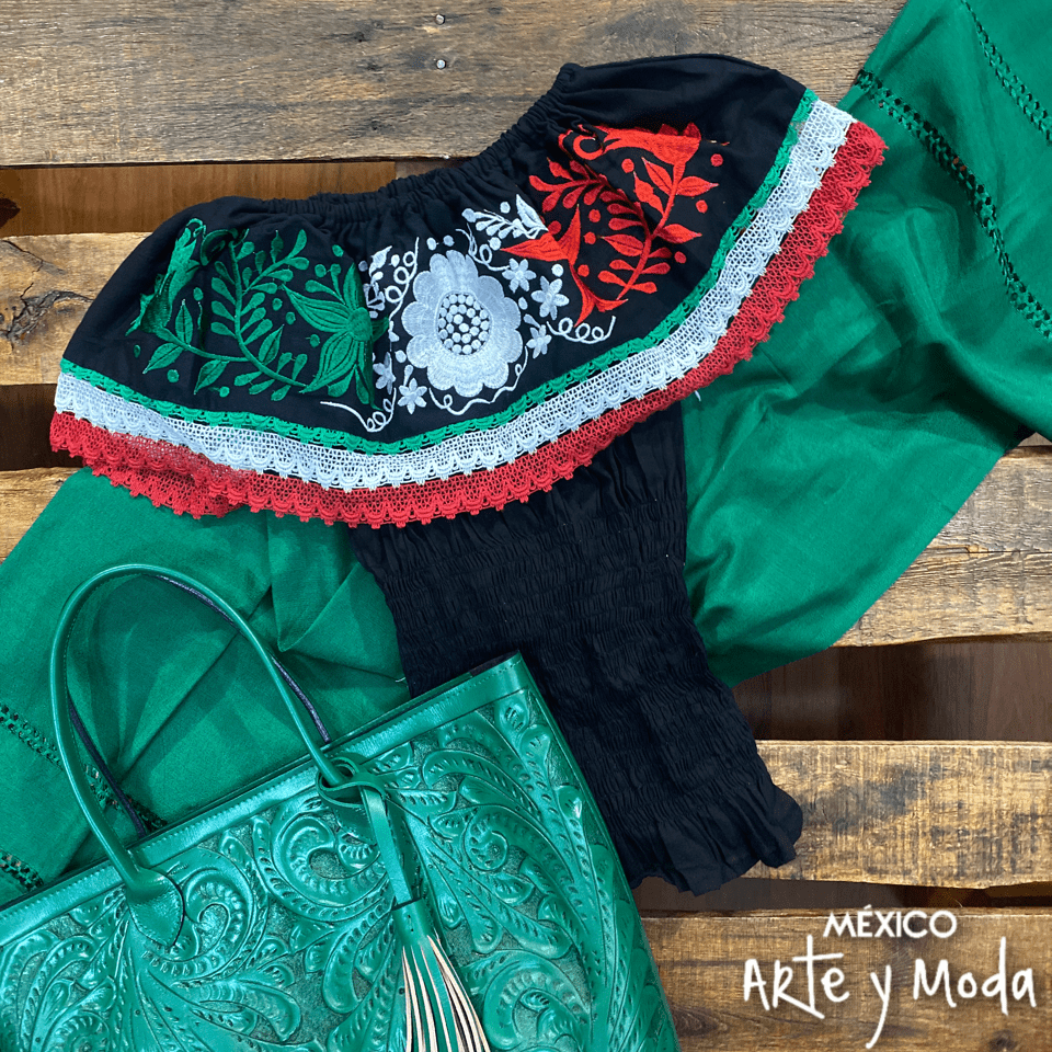 Blusa Patria Acordeon - MÉXICO ARTE Y MODA - Blusa Bordada