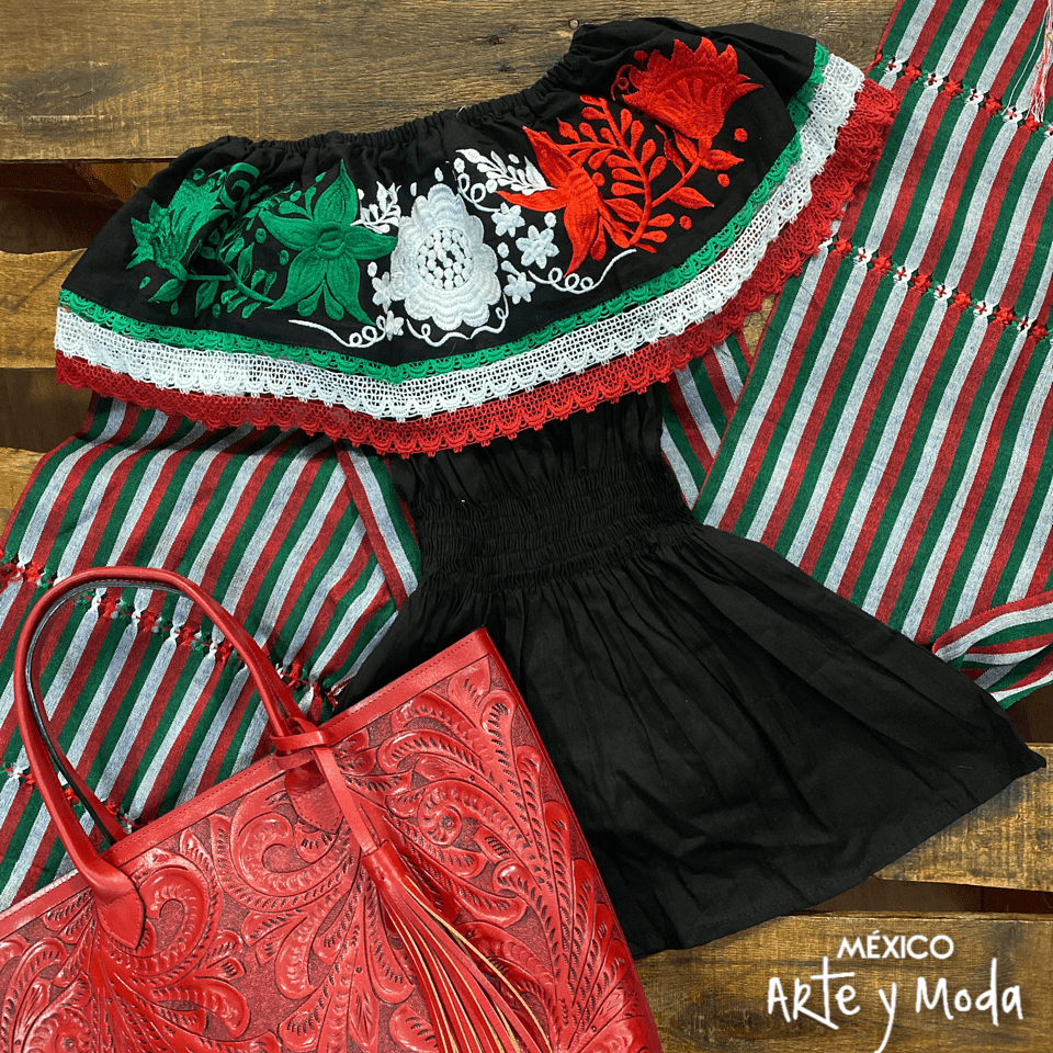 Blusa Patria Corrugada – MÉXICO ARTE Y MODA - Main Image