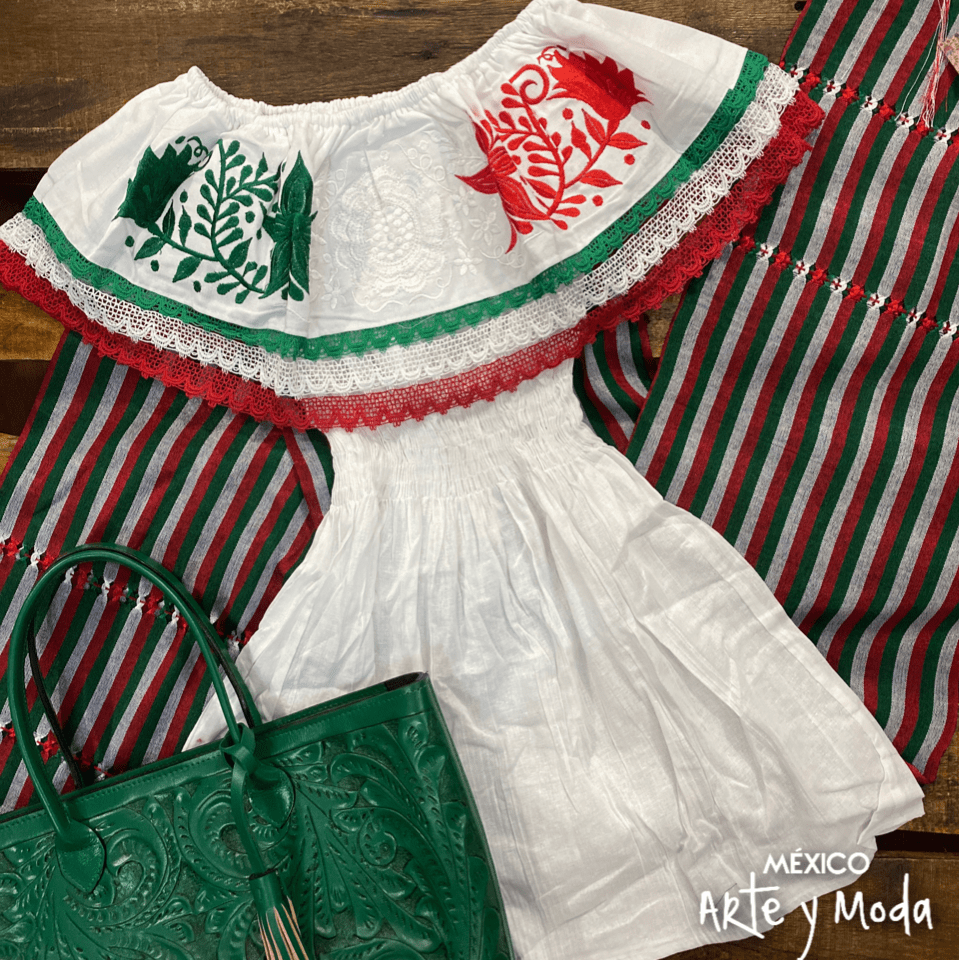 Blusa Patria Corrugada - MÉXICO ARTE Y MODA - Blusa Bordada