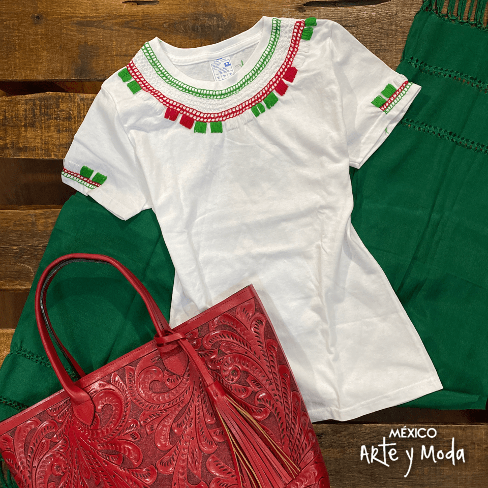 Playera Chamula Patria - MÉXICO ARTE Y MODA - Playera Bordada